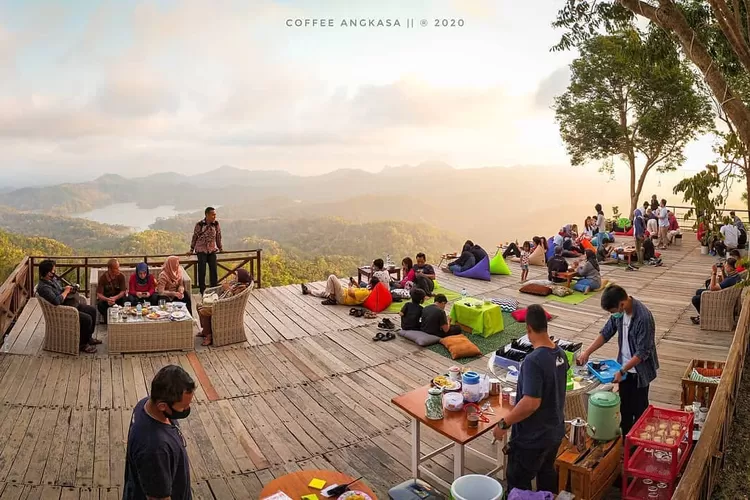 Cafe diatas awan 'Coffee Angkasa', tempat healing baru di Yogyakarta (Instagram @explorejogja.ig)