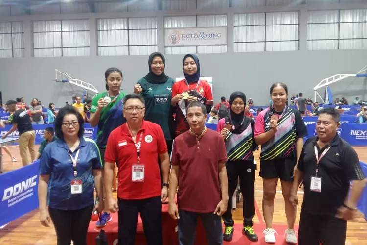 Acara penghormatan pemenang pada Kejuaraan Nasional  (Kerjunar) Tenis Meja 2022 PB PTMSI yang berlangsung di Manado, Sulawesi Utara, Jumat (21/10/2022) (Ist)