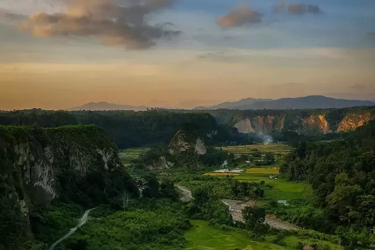 Berkunjung ke wisata Ngarai Sianok di Sumatera Barat seperti berkunjung ke Grand Canyon yang berada di luar negeri (Instagram @ngarai.sianok)