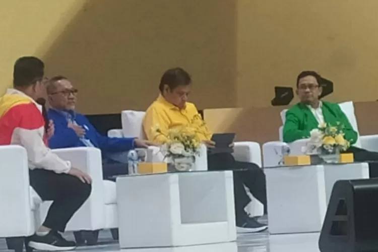 Ketum Golkar Airlangga Hartarto, Waketum PPP M Amir Uskara dan Ketum PAN Zulkifli Hasan dalam diskusi Paparan Visi Misi KIB.  (Partai Golkar)