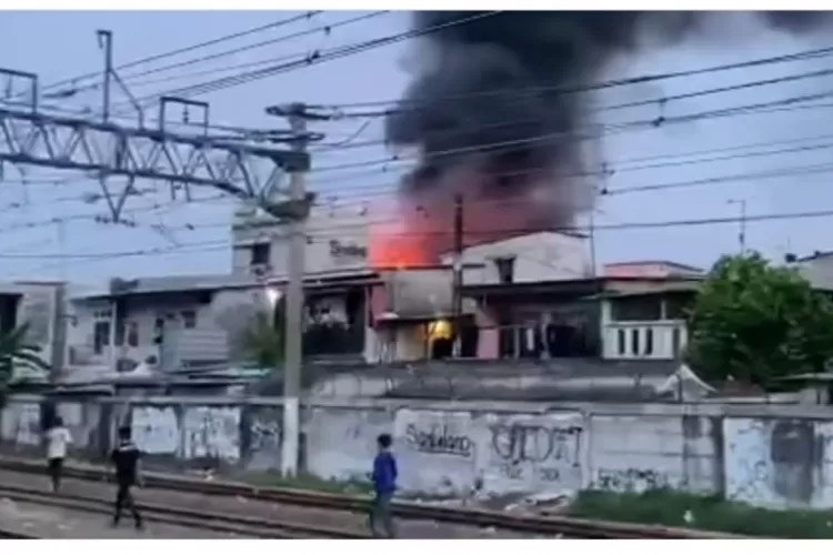 Kebakaran di kawasan Pademangan Timur (PMJ News/Instagram Humas Jakfire).