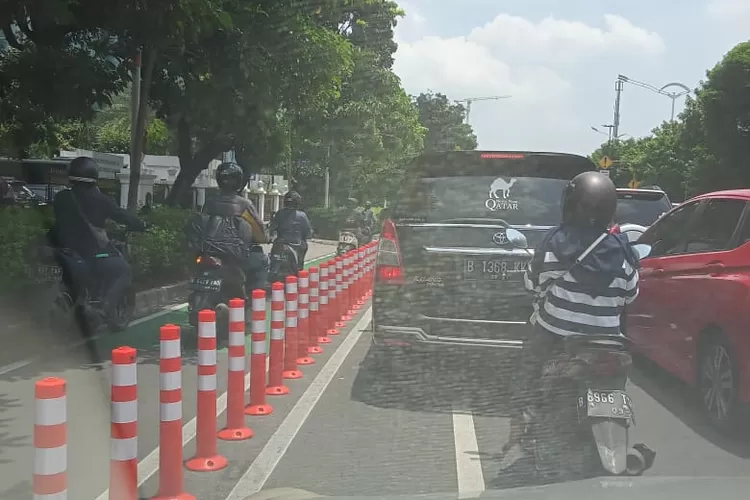 jalur sepeda diduga salah satu penambah kemacetan di Jakarta