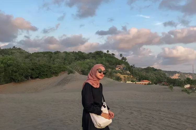 Keseruan healing di wisata Gumuk Pasir Parangkusumo, Yogyakarta  (Instagram @diahlina_id)
