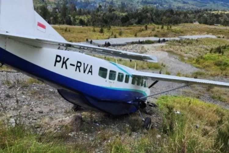 Pesawat ini Tergelincir di Bandara Aminggaru Ilaga Papua - Selasa  (Istimewa)