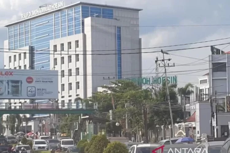   Ilustrasi- Gedung Rumah Sakit Umum Pusat (RSUP) dr Mohammad Hoesin Palembang, Sumatera Selatan (ANTARA)