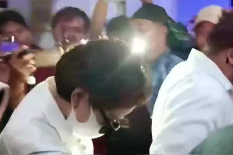 Tangkapan Layar, Nikita Mirzani digiring ke mobil tahanan Kejari Serang, Banten. (YouTube @Intens Investigasi)