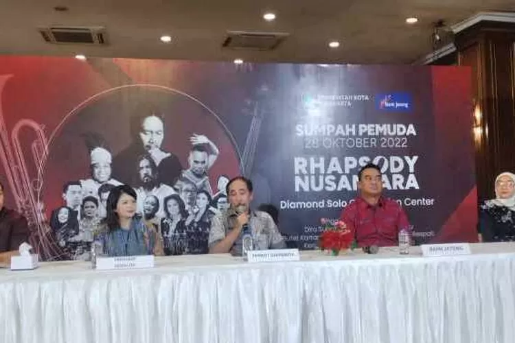 Panitia pertunjukan Rhapsody Nusantara saat memaparkan event yang akan digelar di Diamond Solo Convention Center (Endang Kusumastuti)
