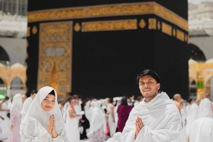 Fuji Dihujat Netizen Gara-gara Pergi Ibadah Umrah Bareng Thariq Halilintar (Gorajuara.com/dok: Instagram @thariqhalilintar)