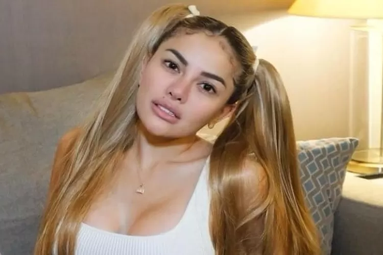 Nikita Mirzani ditahan oleh Kejaksaan Negeri (Kejari) Serang, Banten.