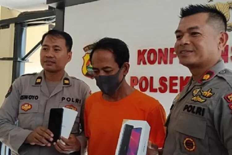Seorang paman di Kota Mataram diamankan Polisi karenamencuri Hp keponakannya sendiri untuk membeli beras. (Suara Karya/Istimewa)