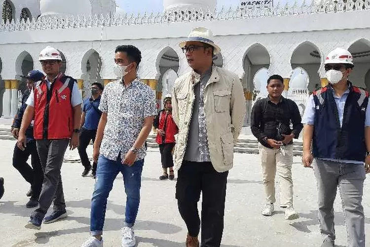 Wali Kota Solo GIbran Rakabuming Raka saat mendampingi Gubernur Jawa Barat Ridwan Kamil di Masjid Raya Sheikh Zayed (Endang Kusumastuti)
