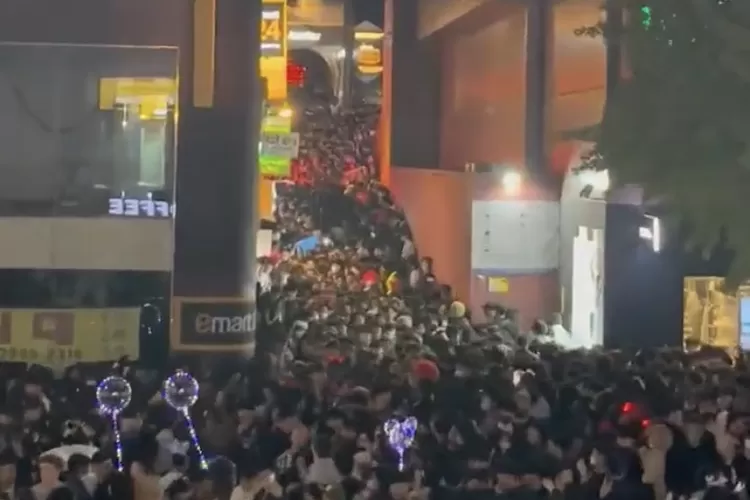 Kronologi Ratusan Orang di Itaewon Berjatuhan di Malam Hallowen 59 Orang Tewas 150 Lainya Terluka (Gorajuara.com/dok: Twitter @marmeyr)