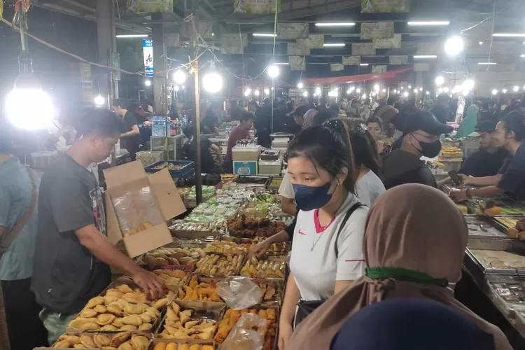 Pasar Kue Subuh Senen Tawarkan Ratusan Jenis Jajanan Tradisional