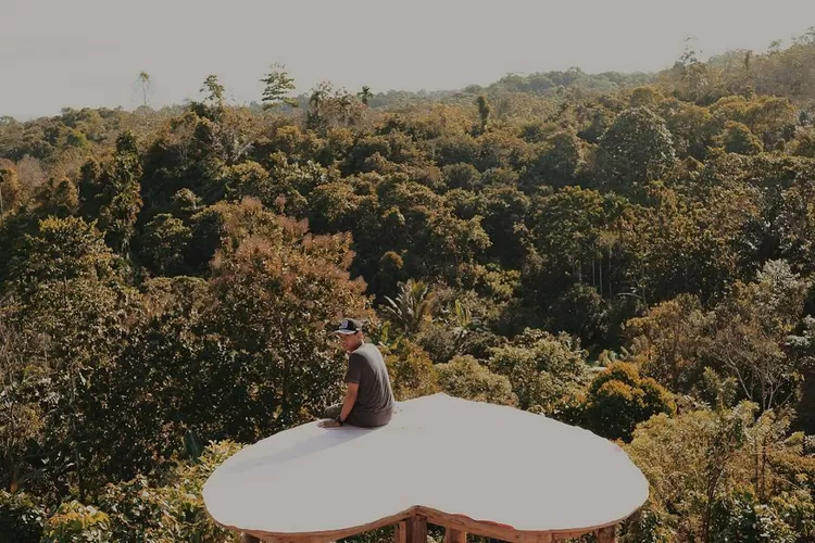 View instagramable di objek wisata Puncak ST yang ada di Kendari, Sulawesi Tenggara (Akun Instagram @edselcahyadi)