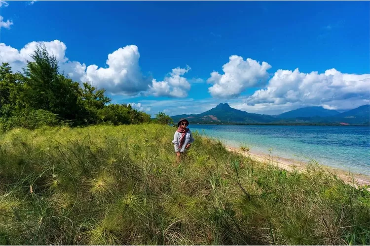 Pulau Motaha, destinasi wisata alam di Bombana Sulawesi Tenggara (Instagram @eksotiskabaena)