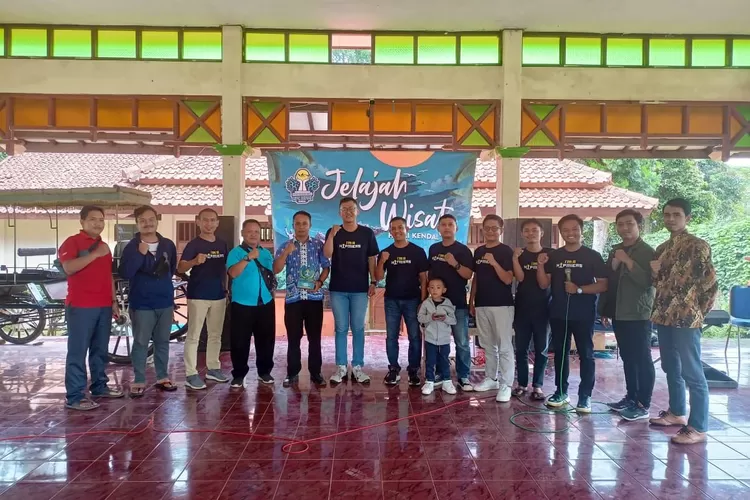 Program Jelajah Wisata HIPMI Kendal ke Obyek Wisata Curug Sewu Patean. (edi prayitno/kontributor Kendal)