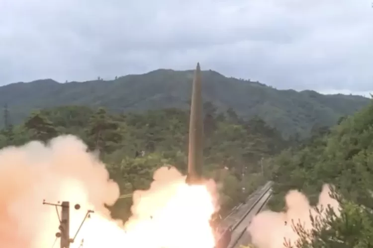 Korea Utara Menembakan 17 Rudal dan 100 peluru dalam 6 jam 30 menit ke Korea Selatan (Gorajuara.com/dok: Tangkapan Layar SBS News)