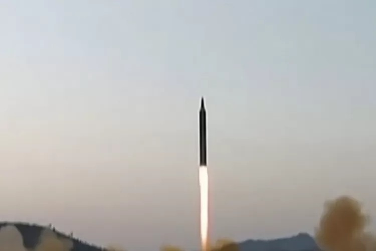 Korea Utara Tembak 17 Rudal Balistik Jarak Dekat ke Wilayah Korea Selatan (Gorajuara.com/dok: Tangkapan Layar YouTube SBS News)