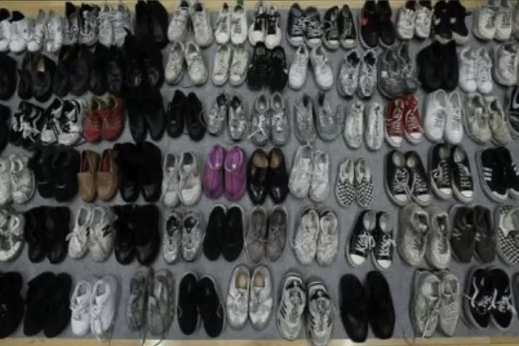 Sebanyak 66 Sepatu yang Hilang di Lokasi Kejadian Tragedi Halloween di Itaewon (Gorajuara.com/dok: Twitter @kasulisK)