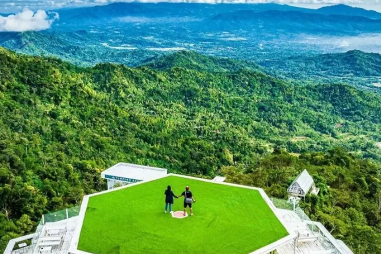 Panorama dari destinasi wisata Tumpeng Menoreh di Kulon Progo  (Instagram @explorejogja.id)