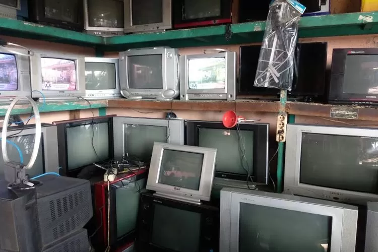 Televisi analog sudah berpindah ke televisi digital. (Ayosemarang.com/ Vedyana)
