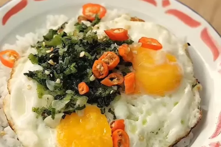 Resep telur minyak daun bawang ala Chef Devina Hermawan. (Gorajuara/ dok: Instagram/ devinahermawan)