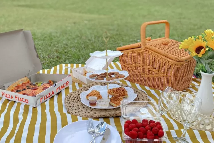 Rekomendasi piknik asik dan sewa alat piknik di Bandung. ( Instagram / @date.mates)