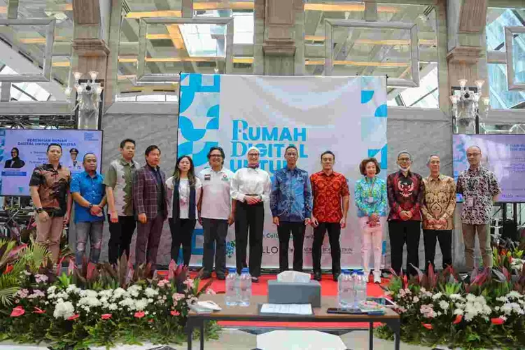Pj Gubernur DKI Jakarta Heru Budi Hartono meresmikan rumah digital untuk disabilitas, di kawasan Tanah Abang, Jumat (5/11/2022).