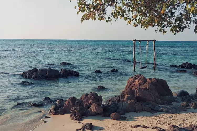 Pantai Terindah di Karimunjawa. (unplash.com)