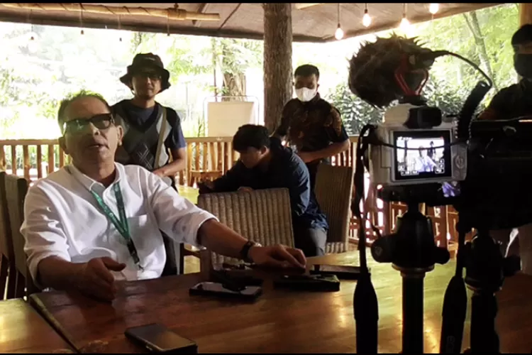 Perwakilan YMT Memberi Pernyataan Terkait Gugatan ke Mabes Polri (bisnisbandung.com/Budi Hartati)