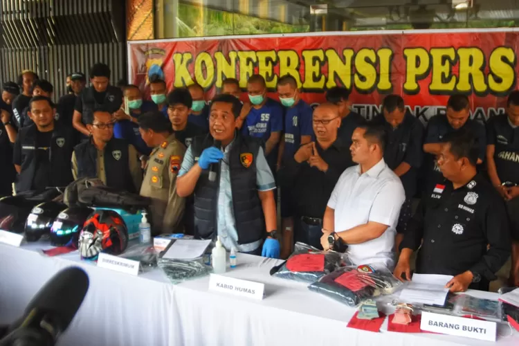 Polda Jateng mengungkap kasus dua komplotan pencuri pecah kaca mobil di Temanggung dan Cilacap. (Ayosemarang.com/ Audrian Firhannusa)