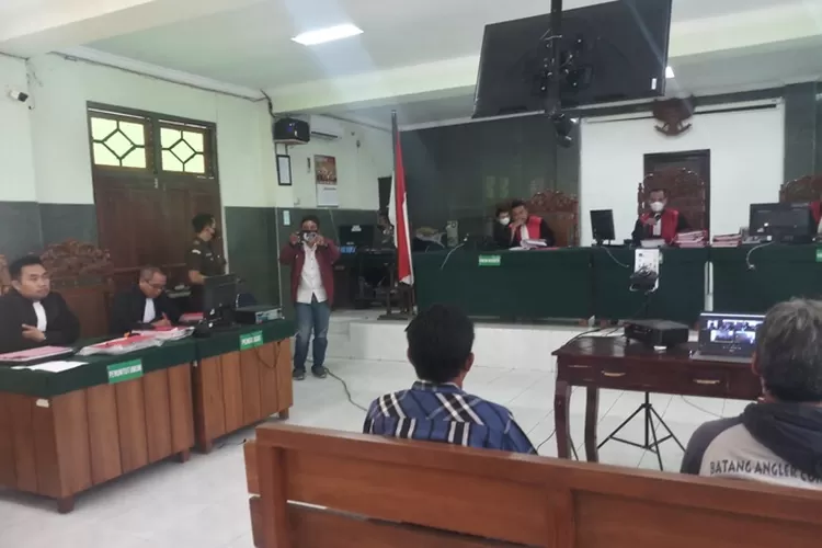 Suasana sidang pemeriksaan terdakwa, Rosi Yunita kasus dugaan tagihan fiktif Pelabuhan Khusus PLTU Batang.  (Muslihun/Kontributor Batang)