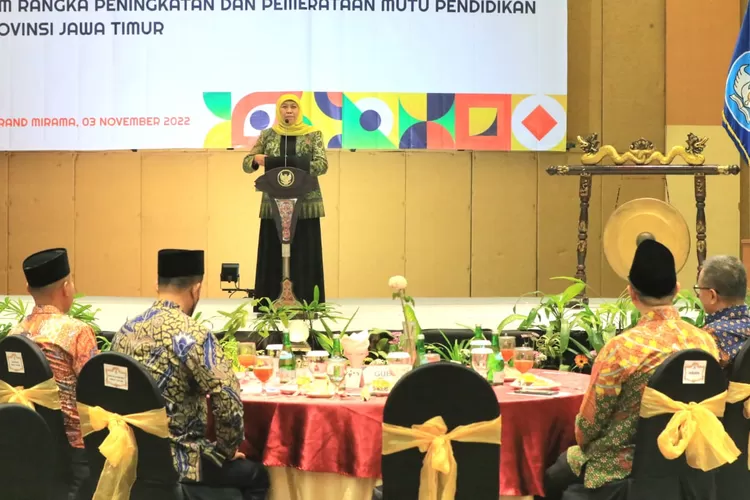 Gubernur Jatim Khofifah Indar Parawansa meluncurkan Gerakan Akselerasi Implementasi Kurikulum Merdeka (IKM) di Hotel Mercure Surabaya.  Target IKM di Jatim Capai 100 Persen di 2023/2024 (istimewa )