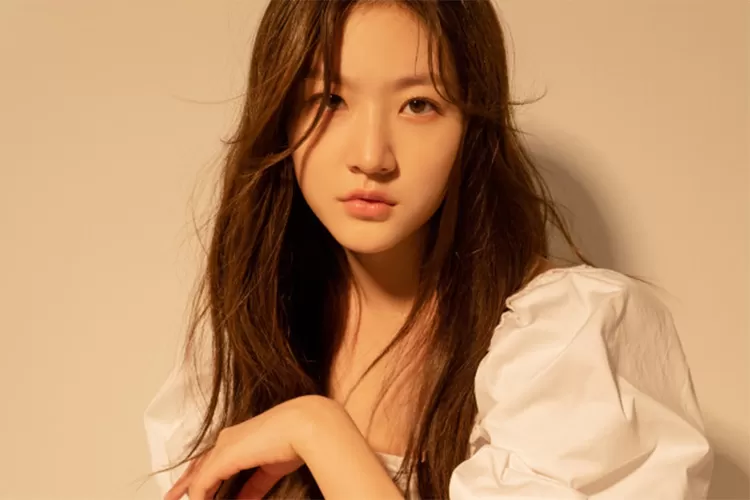Usai kasus dui-nya, Kim Sae Ron bekerja di sebuah cafe (Soompi)