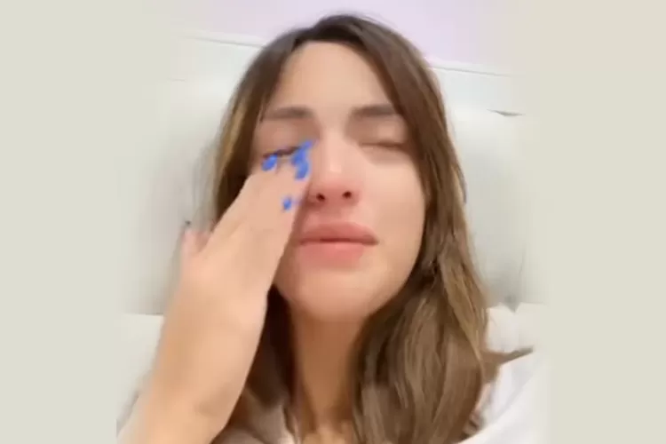 Nia Ramadhani kenang mendiang ayahnya hingga meneteskan air mata. (Tangkapan layar Instagram Nia Ramadhani)