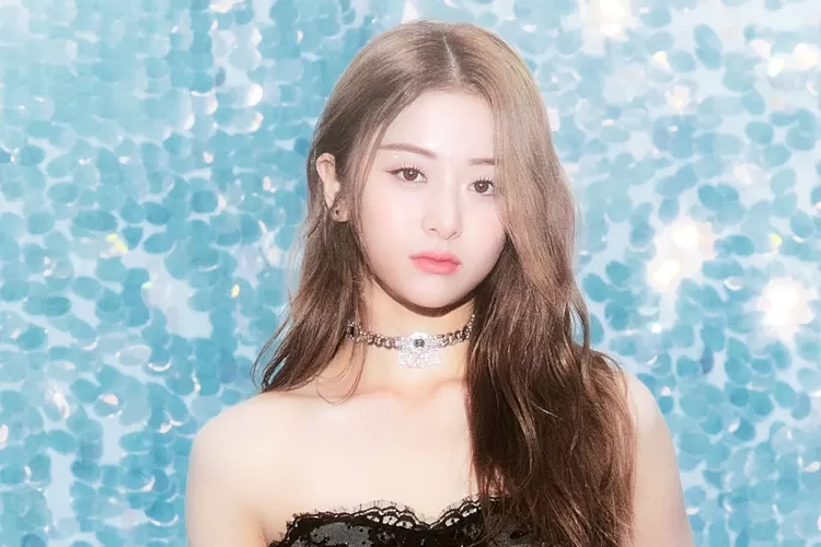 Yunjin LE SSERAFIM postif Covid-19, LE SSERAFIM sementara waktu akan promosi dengan 4 member (Soompi)