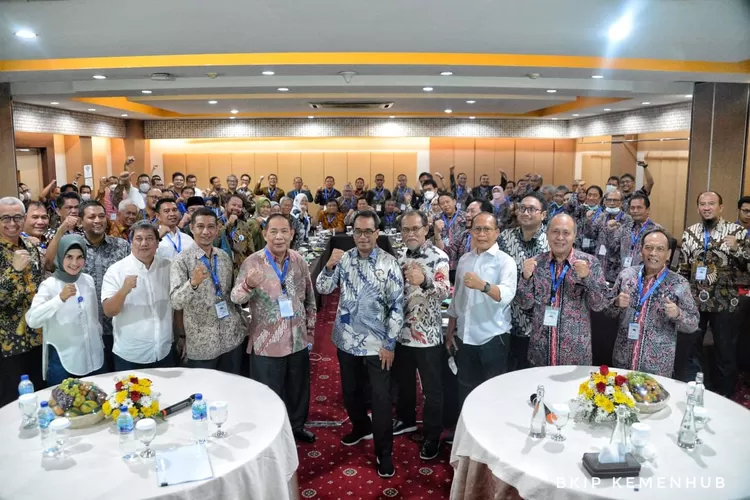 Menhub Budi Karya Sumadi di Kongres IX MTI di Yogyakarta