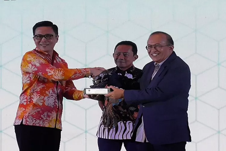 Pemprov Jabar Mendapat Penghargaan dalam Bandung Sharia Investor City 2022 karena Tingginya Jumlah Investor Saham Syariah (bisnisbandung.com/Budi Hartati)