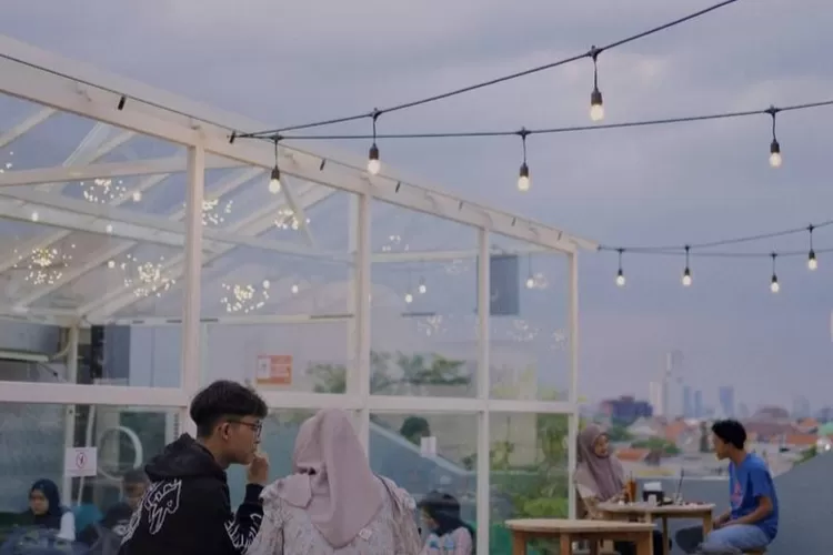 Sisa Rasa Cafe and Eatery, hidden gem cafe hits di Surabaya berkonsep ala rumah kaca dan cocok dijadikan sebagai tempat nongkrong (Instagram @sisarasa.sub)