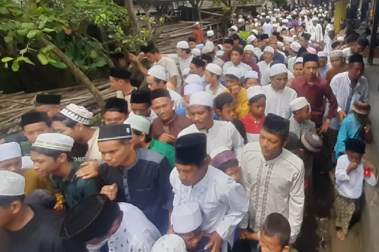 Ribuan jamaah Maulid Nabi Kampung Sinaga (Azis/Bogor Times)
