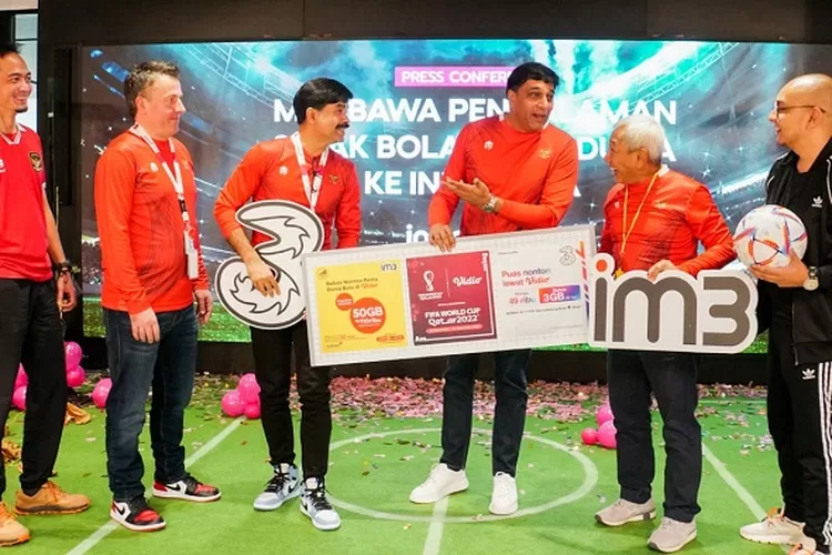   Jajaran Indosat Ooredoo Hutchison dan Vidio saat mengumumkan kolaborasi di ajang FIFA World Cup 2022 Qatar