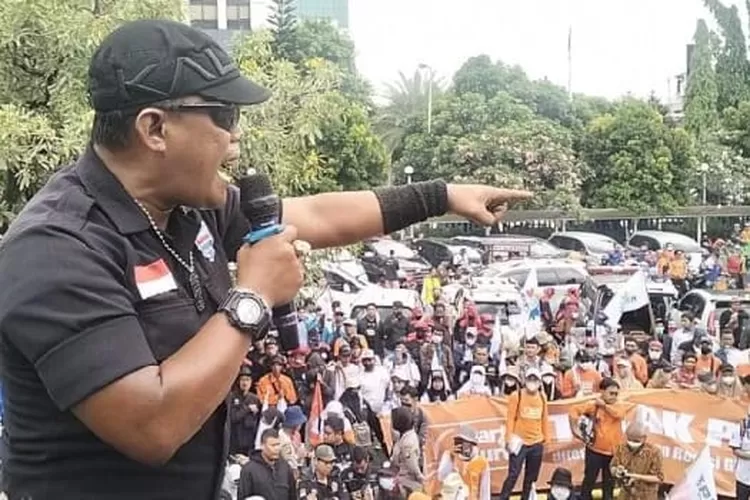 Ribuan Buruh Menggelar Aksi Demo (Penulis Febri Daniel Manalu)