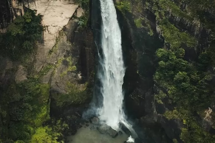Keindahan yang ditawarkan wisata Air Terjun Sarasah Barasok di Kabupaten Lima Puluh Kota (Akun Instagram @jejak_sumbar)