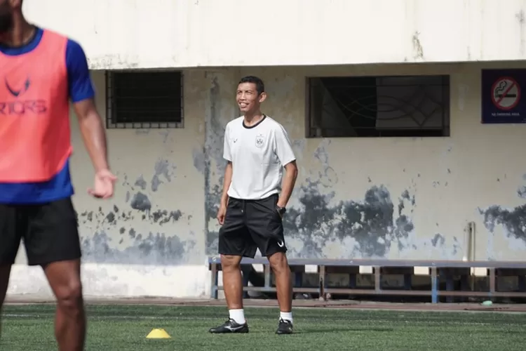 Idrus Gunawan saat melatih PSIS Semarang di Stadion Citarum.  (PSIS)