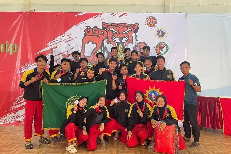 Tim TS UMY yang berhasil menyabet juara umum dalam Airlangga Championship Tapak Suci National Open XII- 2022.  (Foto: Dok BHP UMY)