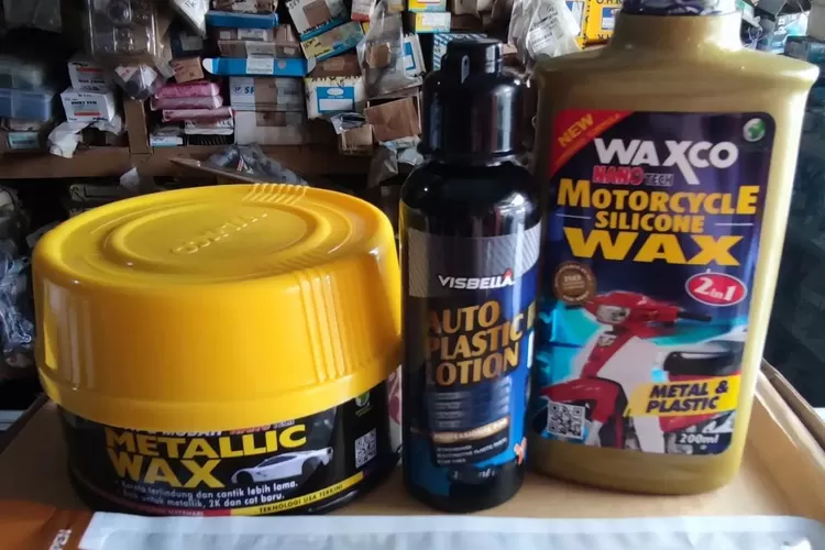 WAXCO Auto Care Wet Look Tyre Shine 500 ml, salah satu rekomendasi produk semir ban motor terbaik   (Akun Instagram @juita.yap)