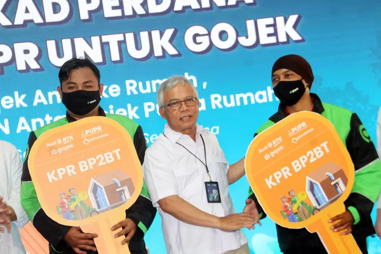 Direktur Distribution and Funding Bank BTN Jasmin saat&nbsp;kegiatan Akad Perdana KPR untuk Gojek di Perumahan Perumnas Semesta Jeruksawit Permai, Kabupaten Karanganyar, Jawa Tengah, Selasa (8/11). (Dok)