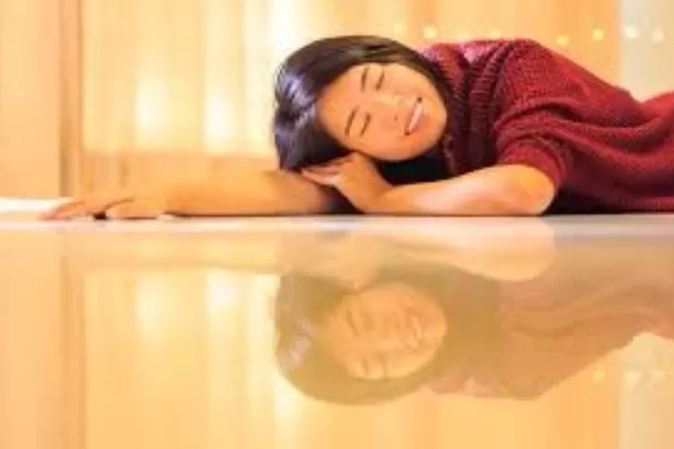 Ilustrasi. Tidur di atas lantai