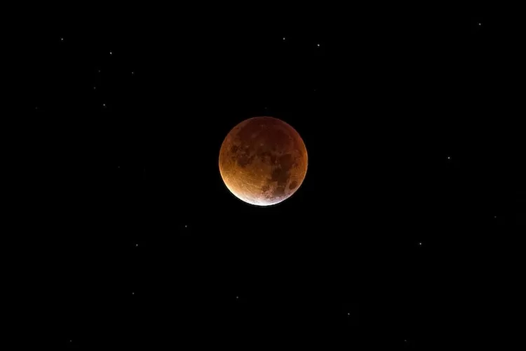 Apa Itu Gerhana Bulan Total? Bagaimana Proses Terjadinya Gerhana Bulan Total Terjadi Tanggal 8 November 2022? ( Foto oleh Johannes Plenio dari Pexels)