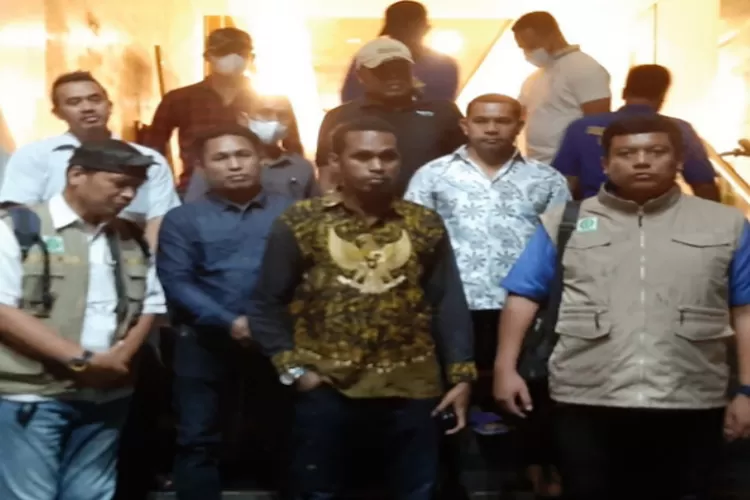 Tim kuasa hukum tersangka kasus bentrok Mampang di Kafe Mako, mendatangi Polda Metro Jaya.  (Sadono )